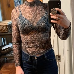 SALE! ♥️Sheer snake skin long sleeve